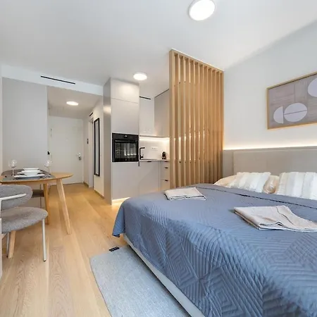 Διαμέρισμα Luxury Vydrica - Walk To Old Town, Danube And Castle *
